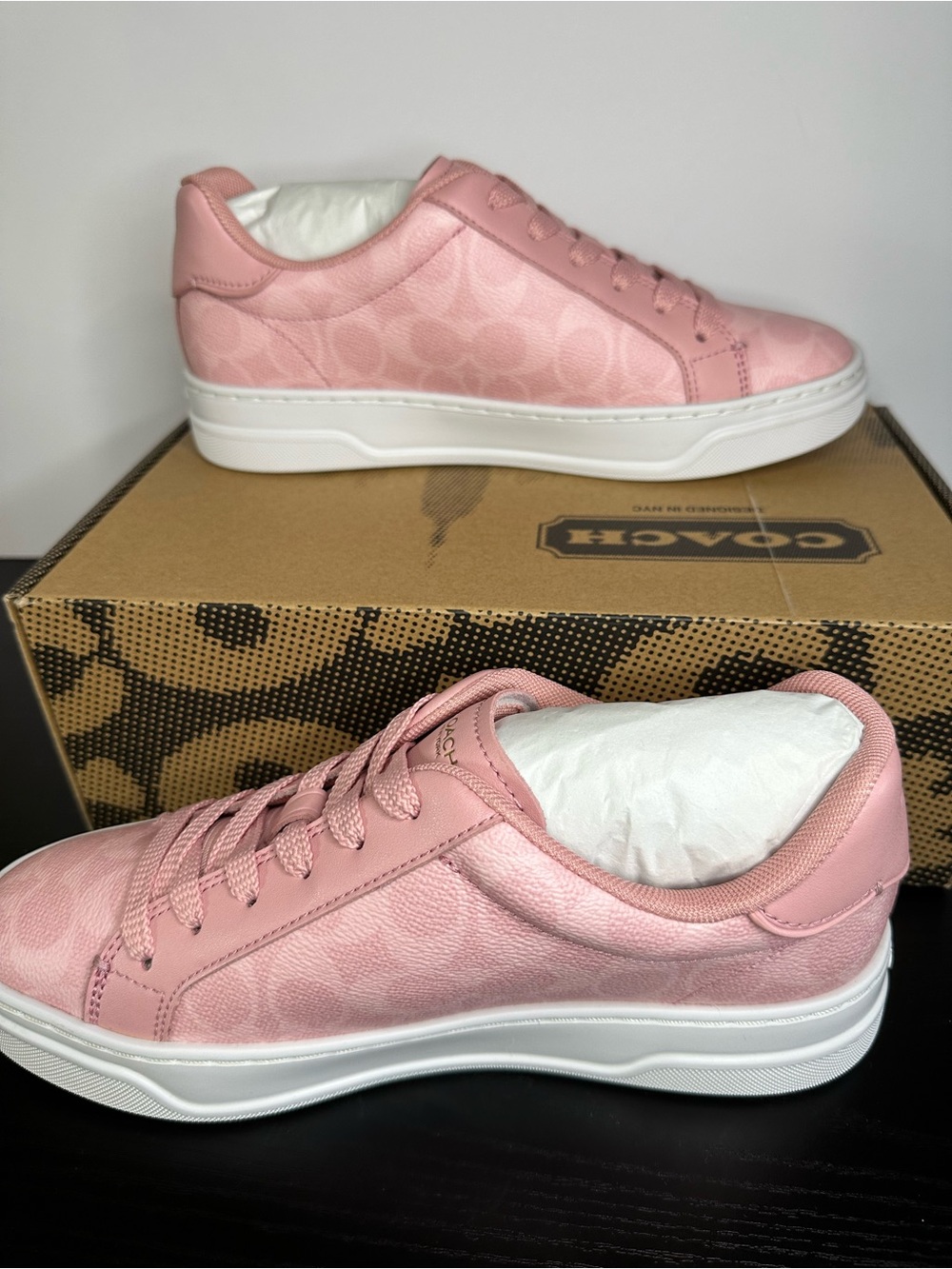 Coach Women’s High Line Sneaker
In Pink Signature Canvas Size 7.5 - Picture 9 of 11